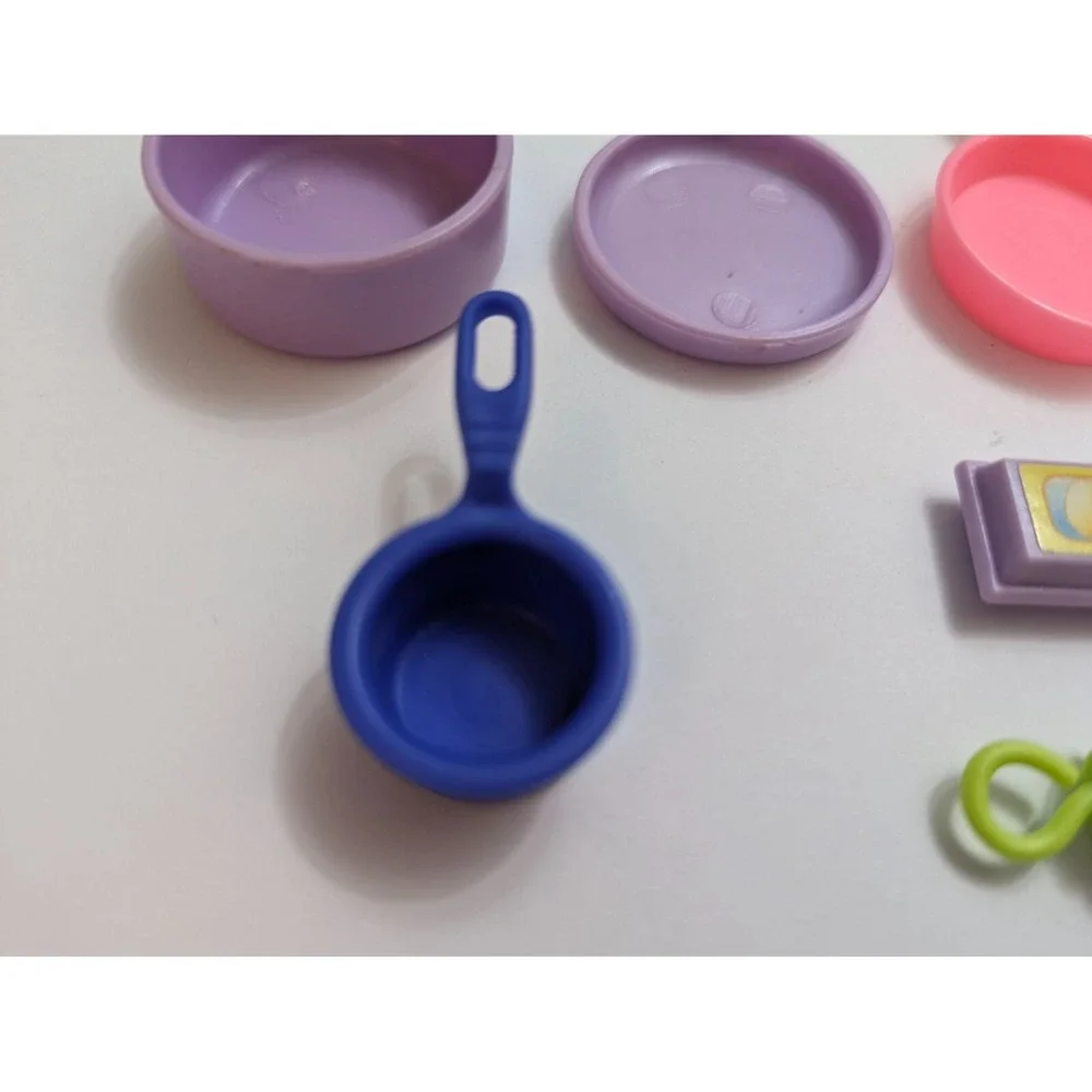 Dollhouse Barbie Doll Diorama mixed 8‎ piece lot purple pink pot pan egg kabob